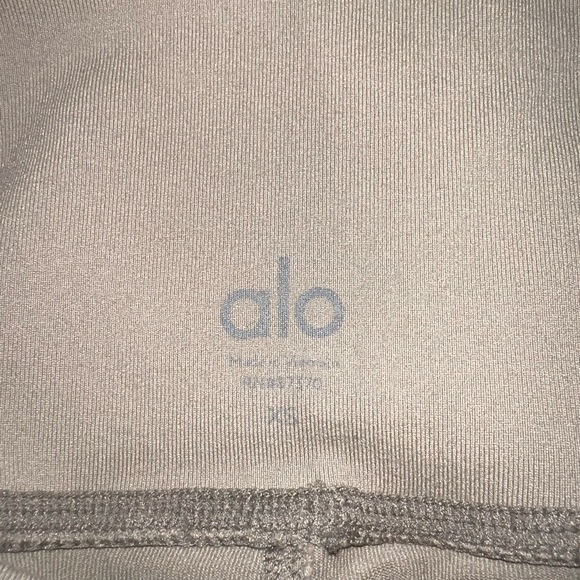 ALO Yoga ~ Limited Edition Stitching Gravel Airlift High-Waisted Leggings - Picture 10 of 11
